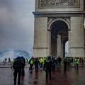 paris gilets jaunes riots arc de triomphe