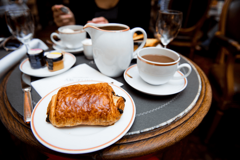 what do french people eat for breakfast